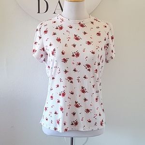 ✨️4/$25 SALE✨️YUMMY SOFT floral tee. M